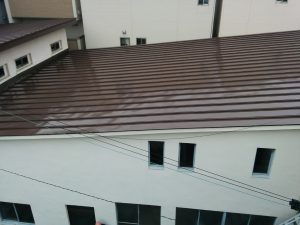 屋根の塗装が終り生まれ変わったスガノホール