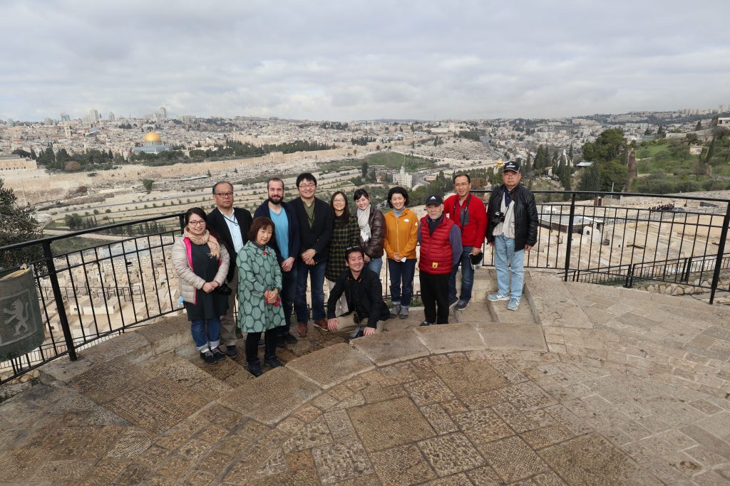 オリーブ山からエルサレム旧市街を背景に