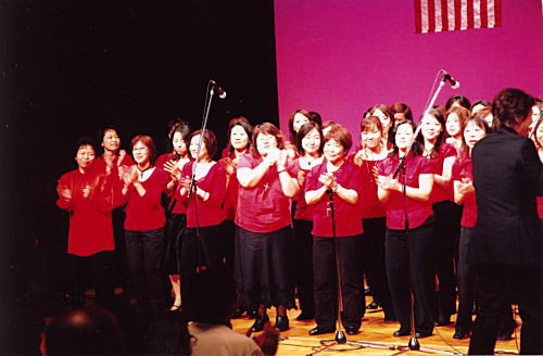 The Hiro's Mass Gospel Choir Ministering